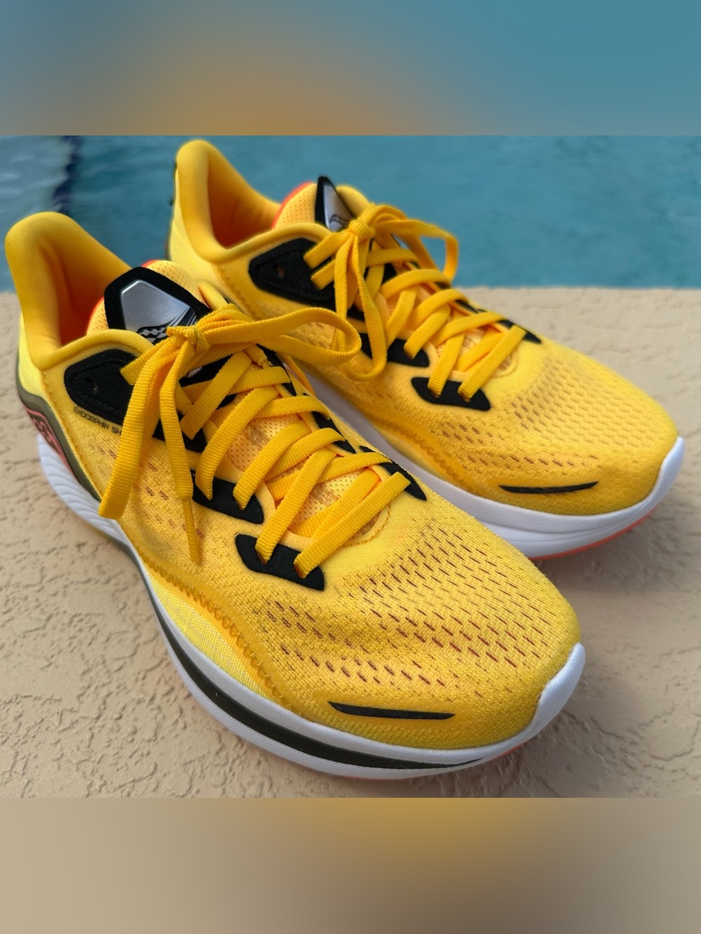 Saucony Endorphin Shift 2 in ViZiGold Yellow Running Shoes Women Size 7.5 in VGC - Picture 2 of 15
